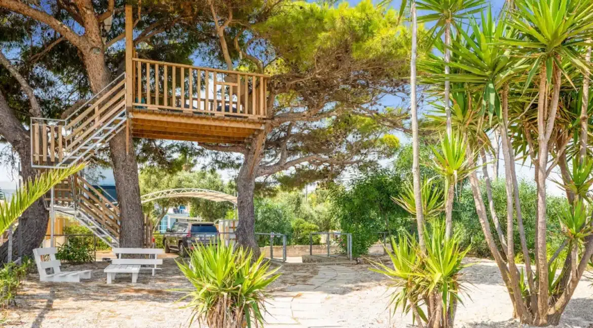 Luxurious Beachfront Villa with Breathtaking Views in Lefkada 4
