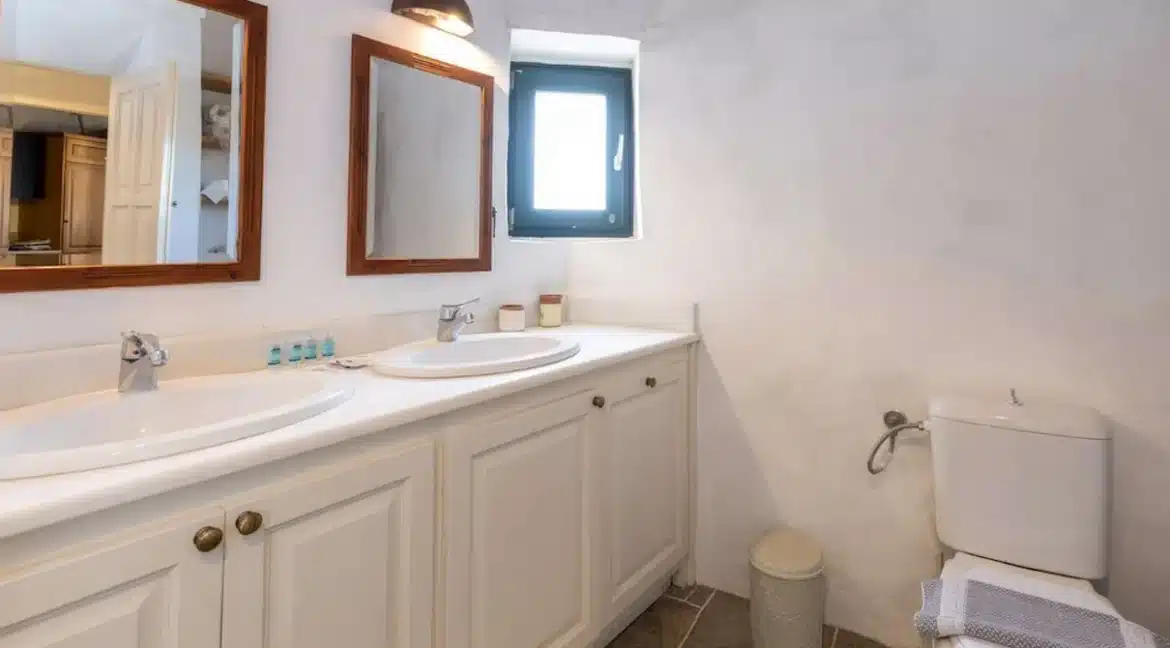 Villa for sale on Sifnos island, with Breathtaking Views 4