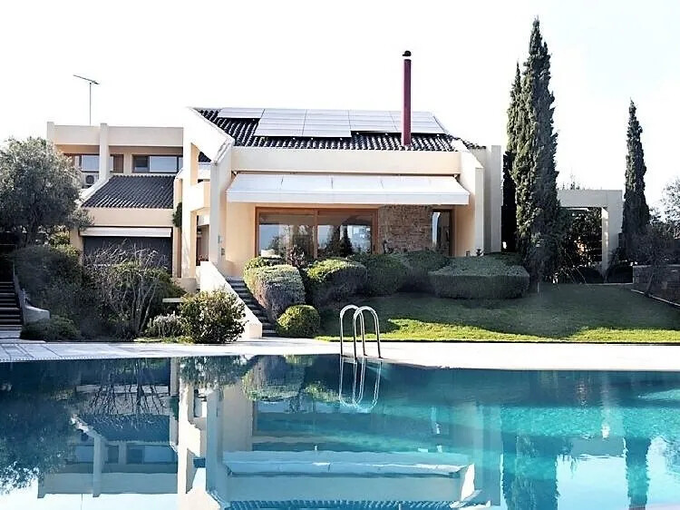 Experience Modern Luxury Living in Varkiza 1