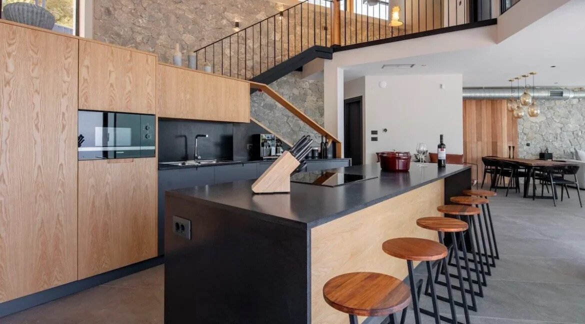 Luxurious Villa with Breathtaking Views in South-Western Lefkada 10