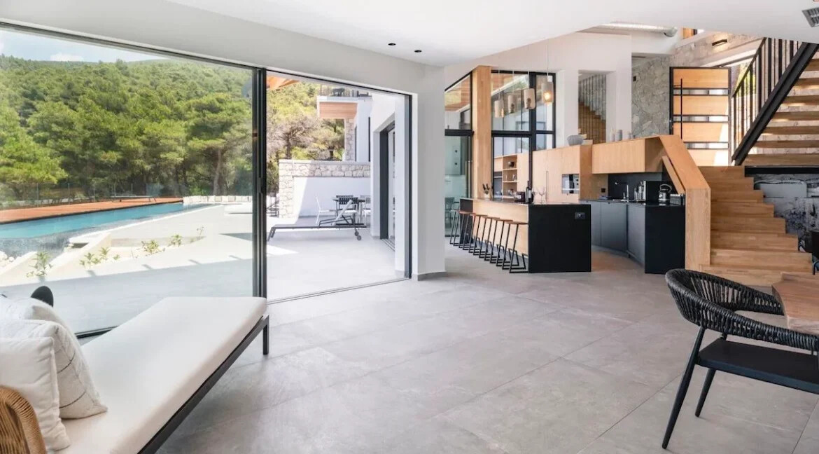 Luxurious Villa with Breathtaking Views in South-Western Lefkada 11