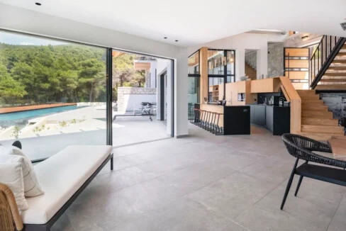 Luxurious Villa with Breathtaking Views in South-Western Lefkada 11