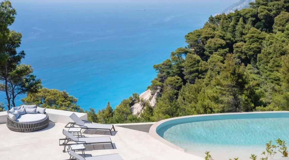 Luxurious Villa with Breathtaking Views in South-Western Lefkada 12