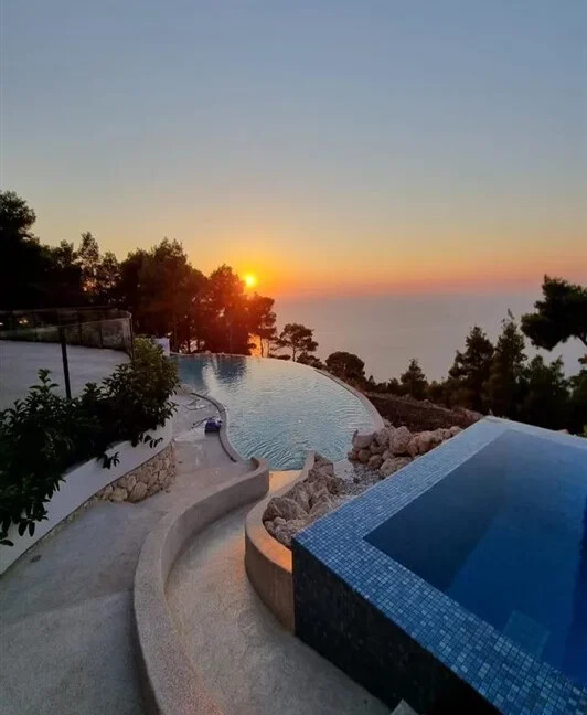 Luxurious Villa with Breathtaking Views in South-Western Lefkada 13