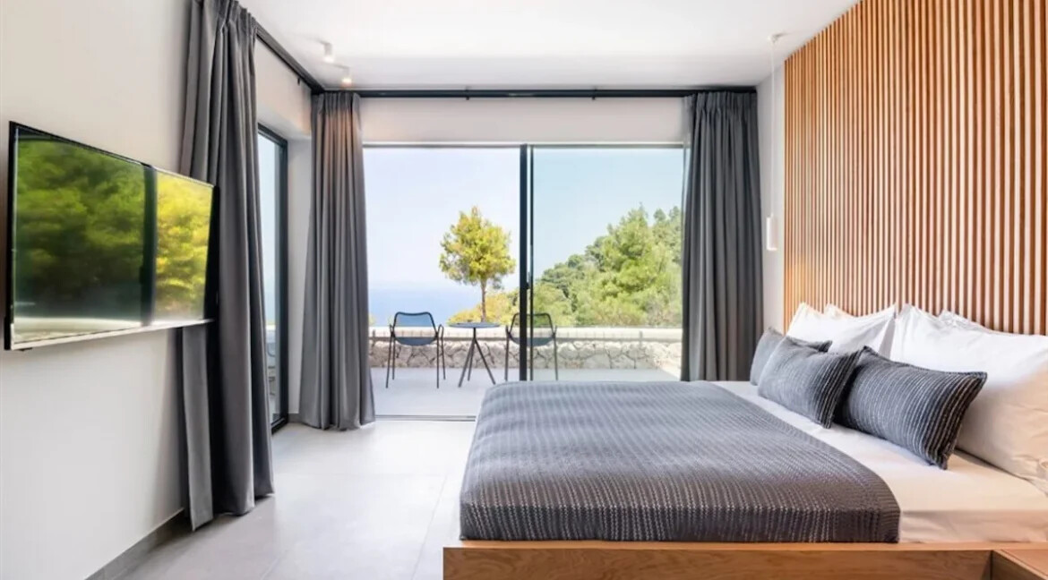 Luxurious Villa with Breathtaking Views in South-Western Lefkada 28