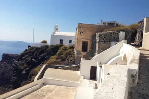 Santorini Caldera property to renovate 2