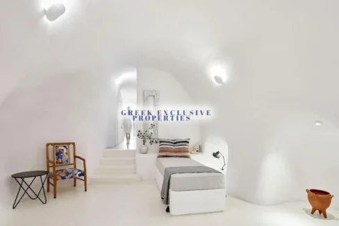 2 Charming Santorini Cave-Houses in Megalochori 11