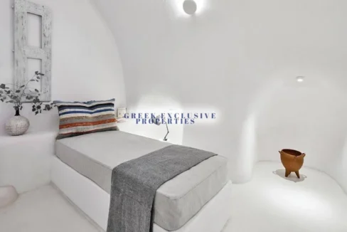 2 Charming Santorini Cave-Houses in Megalochori 4