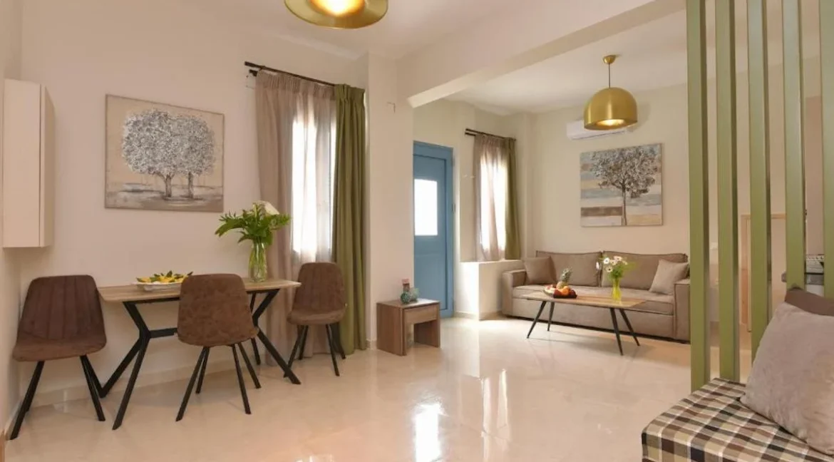 Beautiful Renovated Classical House in Syros Ermoupoli 10