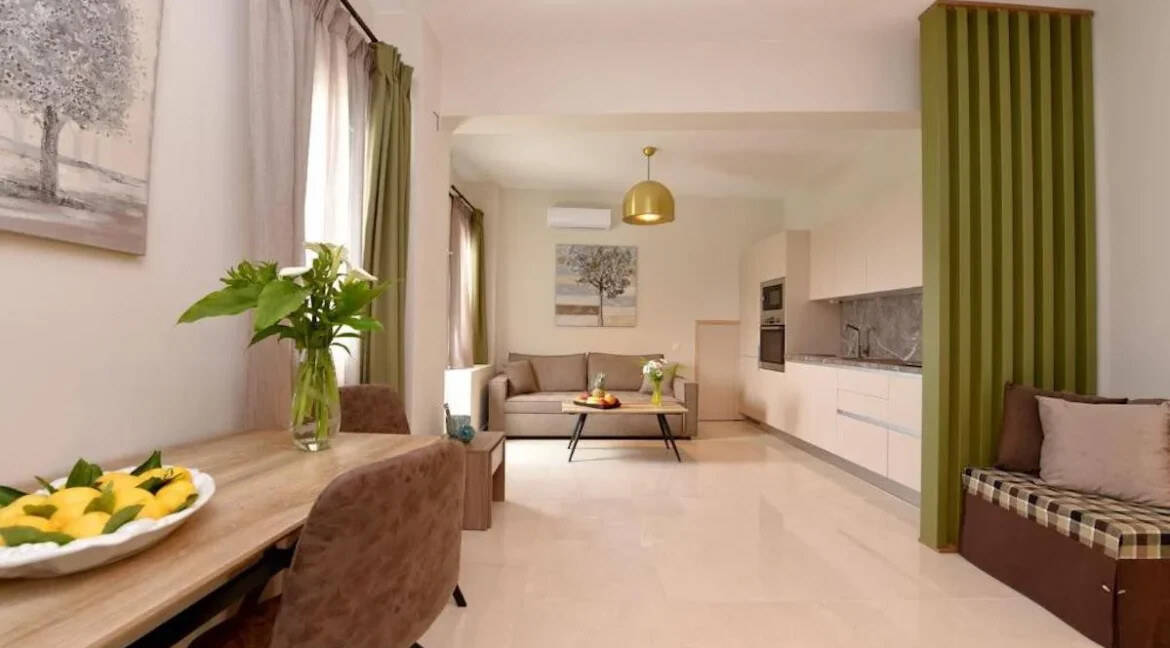 Beautiful Renovated Classical House in Syros Ermoupoli 14