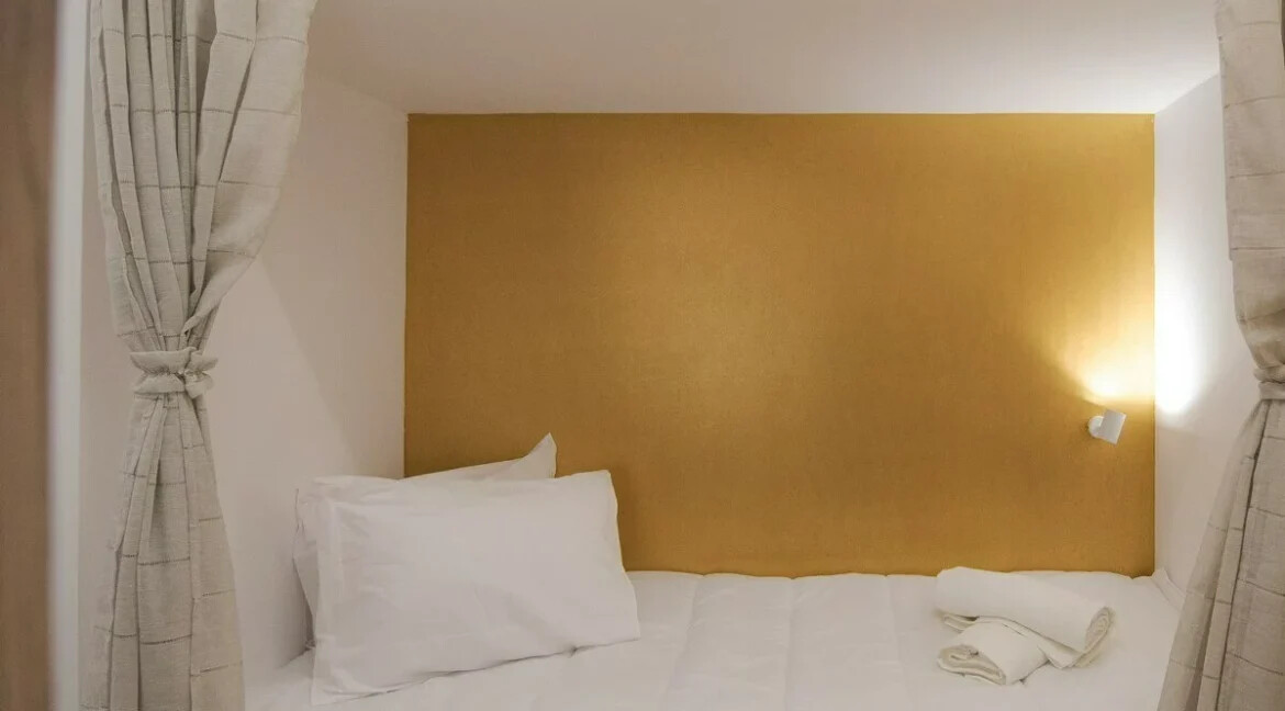 Building with 8 Fully-Equipped Suites - Ideal for Airbnb 4