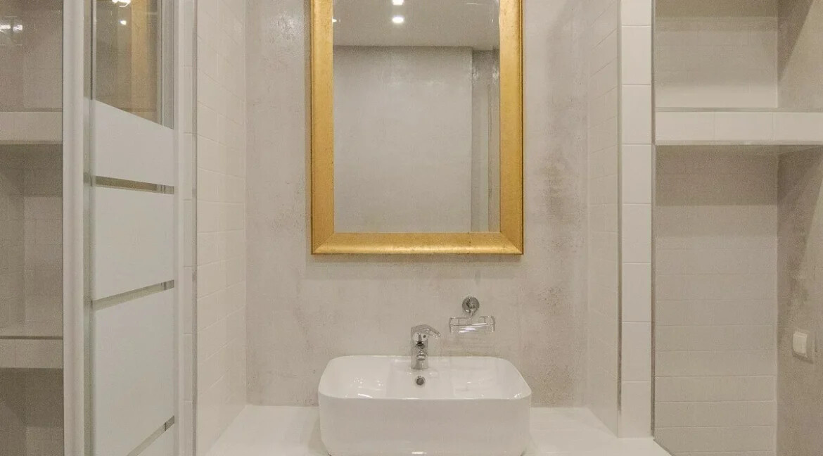 Building with 8 Fully-Equipped Suites - Ideal for Airbnb 5