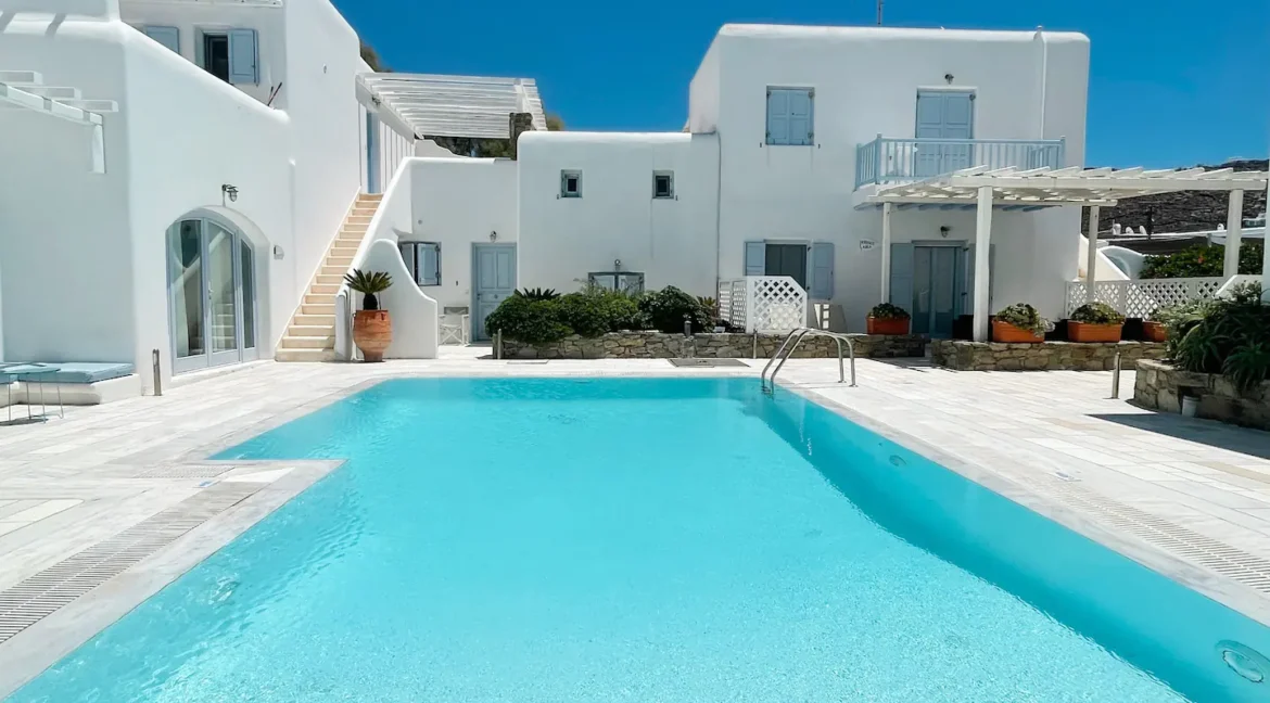 Stunning Mykonos Maisonette 25