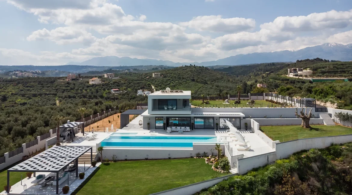 Seaside Luxury Villa with Panoramic Views in Chania, Crete 1