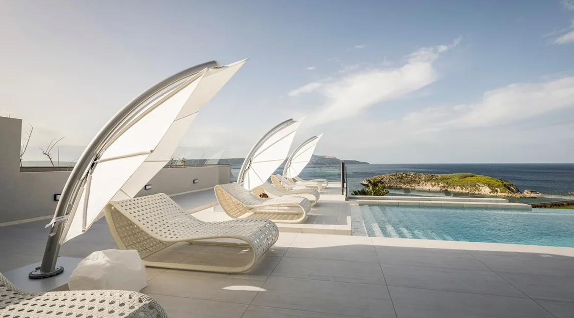 Seaside Luxury Villa with Panoramic Views in Chania, Crete 12