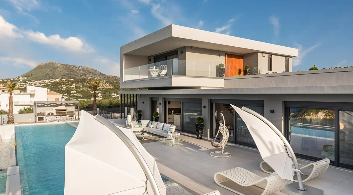 Seaside Luxury Villa with Panoramic Views in Chania, Crete 14