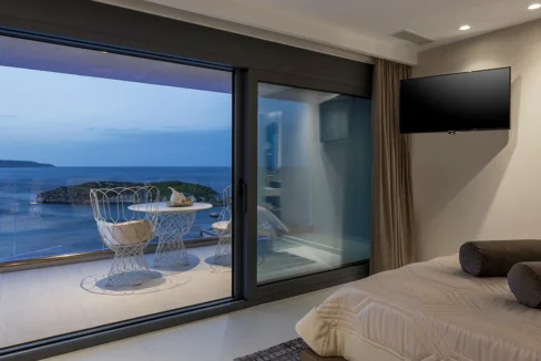 Seaside Luxury Villa with Panoramic Views in Chania, Crete 17
