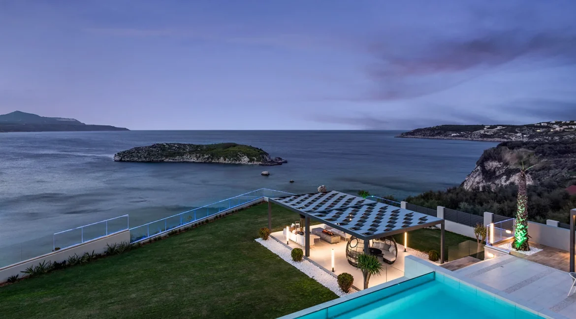 Seaside Luxury Villa with Panoramic Views in Chania, Crete 21