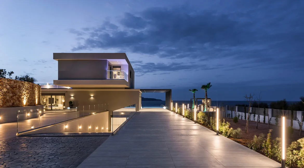 Seaside Luxury Villa with Panoramic Views in Chania, Crete 44