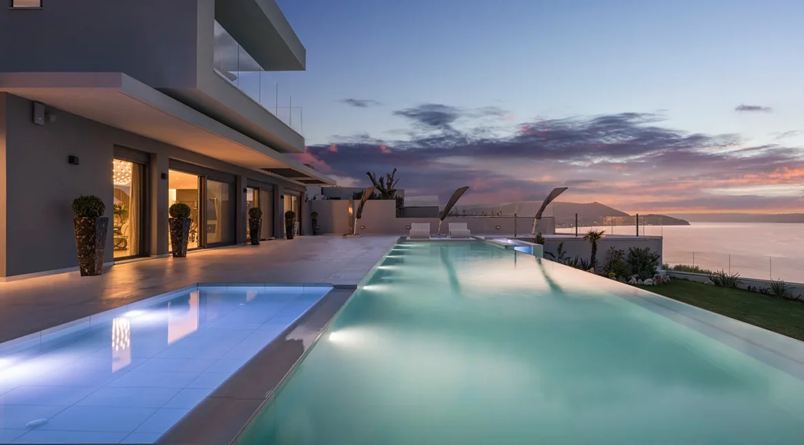 Seaside Luxury Villa with Panoramic Views in Chania, Crete 8
