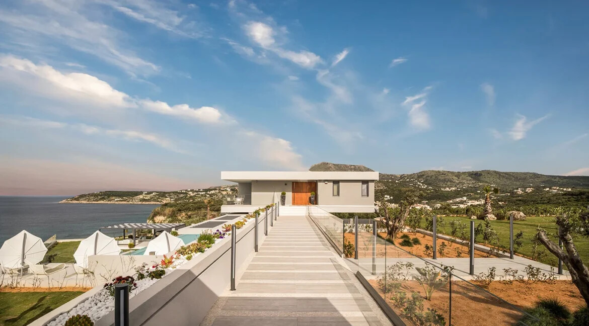 Seaside Luxury Villa with Panoramic Views in Chania, Crete 9