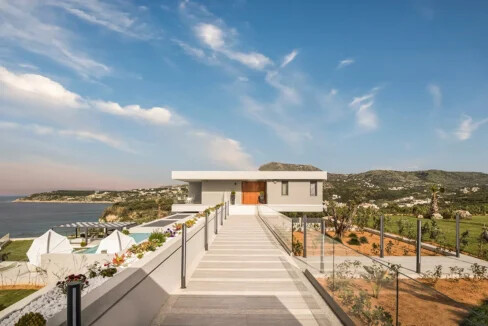 Seaside Luxury Villa with Panoramic Views in Chania, Crete 9