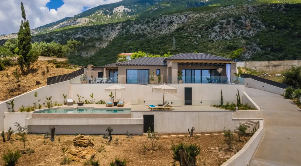 Stunning villa in Kefalonia for sale Ionio 2
