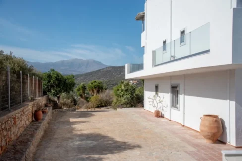 Villa with Pool & Sea Views in Agios Nikolaos Crete 26