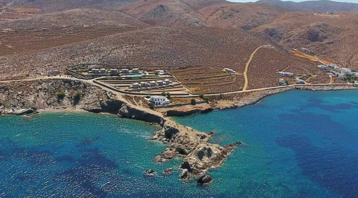 10 Seafront houses in Folegandros for sale
