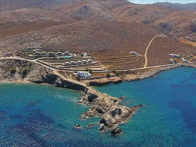 10 Seafront houses in Folegandros for sale