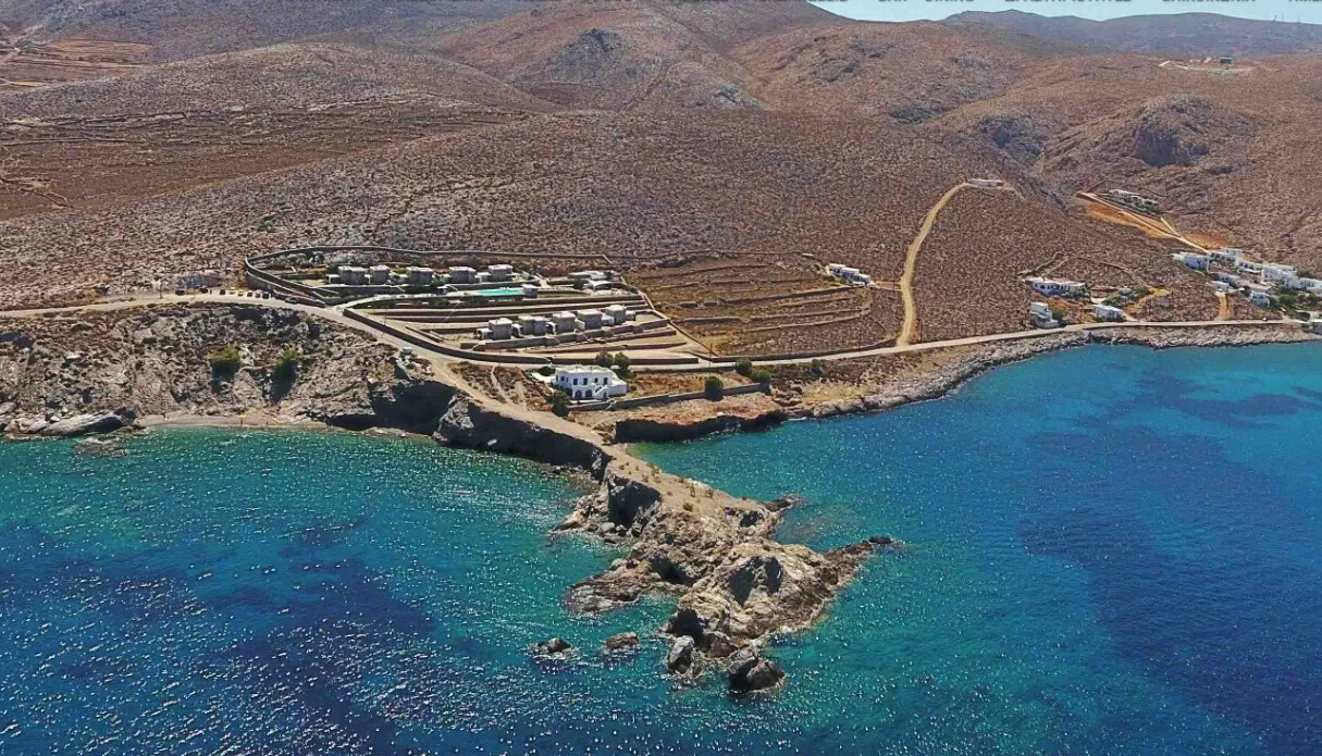 Complex of 10 Seafront houses in Folegandros