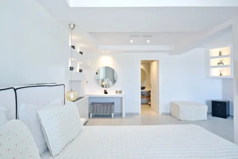 Beachfront Villa With View in Paros for Sale 14