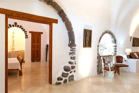 Big Estate in Santorini Megalochori for sale 10