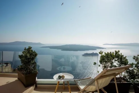 Luxurious Villa for Sale in Santorini, Fira 1