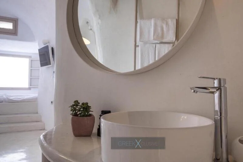 Luxurious Villa for Sale in Santorini, Fira 11