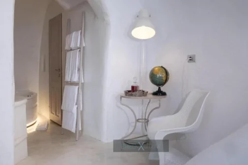 Luxurious Villa for Sale in Santorini, Fira 13