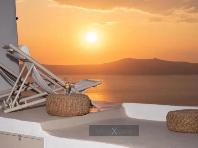 Luxurious Villa for Sale in Santorini, Fira
