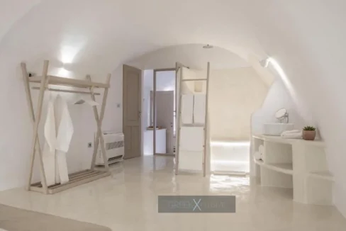 Luxurious Villa for Sale in Santorini, Fira 23