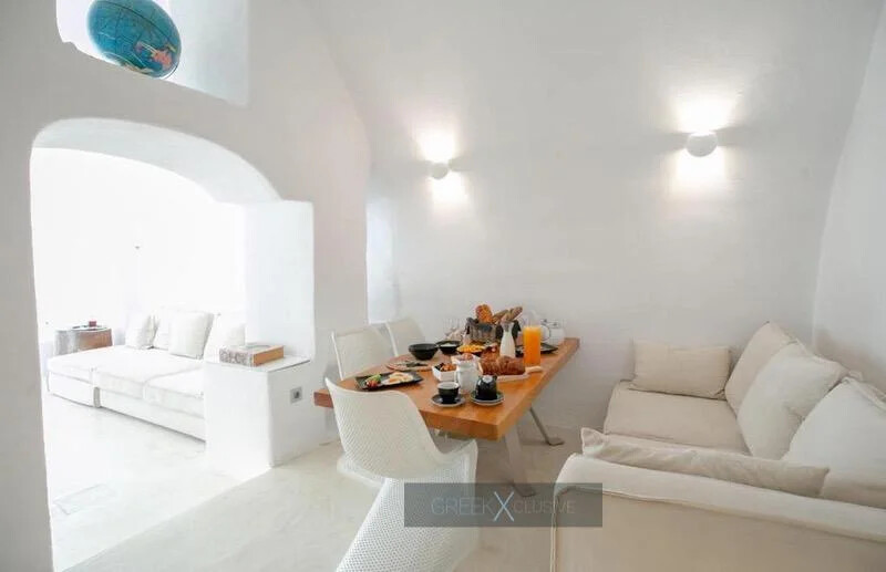 Luxurious Villa for Sale in Santorini, Fira 28