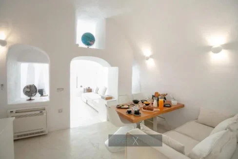 Luxurious Villa for Sale in Santorini, Fira 29