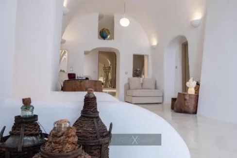 Luxurious Villa for Sale in Santorini, Fira 31