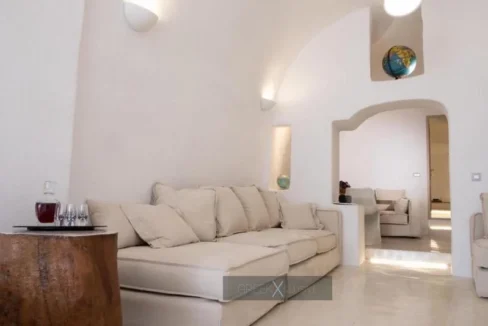 Luxurious Villa for Sale in Santorini, Fira 32