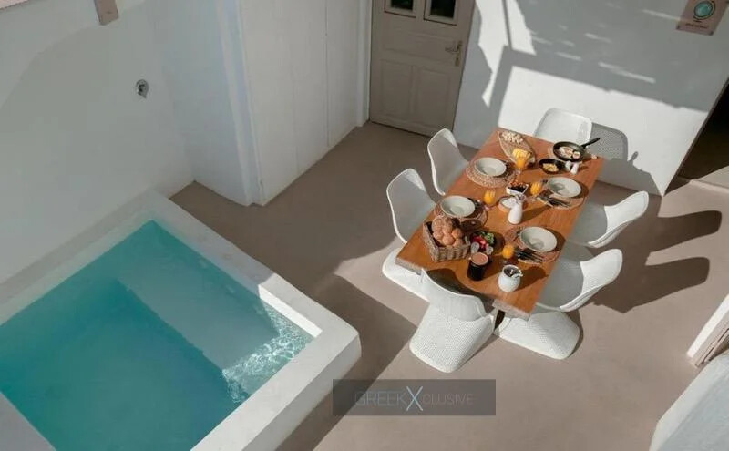 Luxurious Villa for Sale in Santorini, Fira 8
