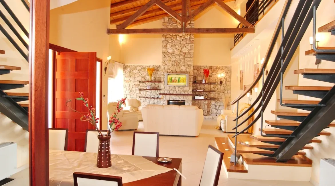 luxury Villa for sale in Corfu with private pool 10