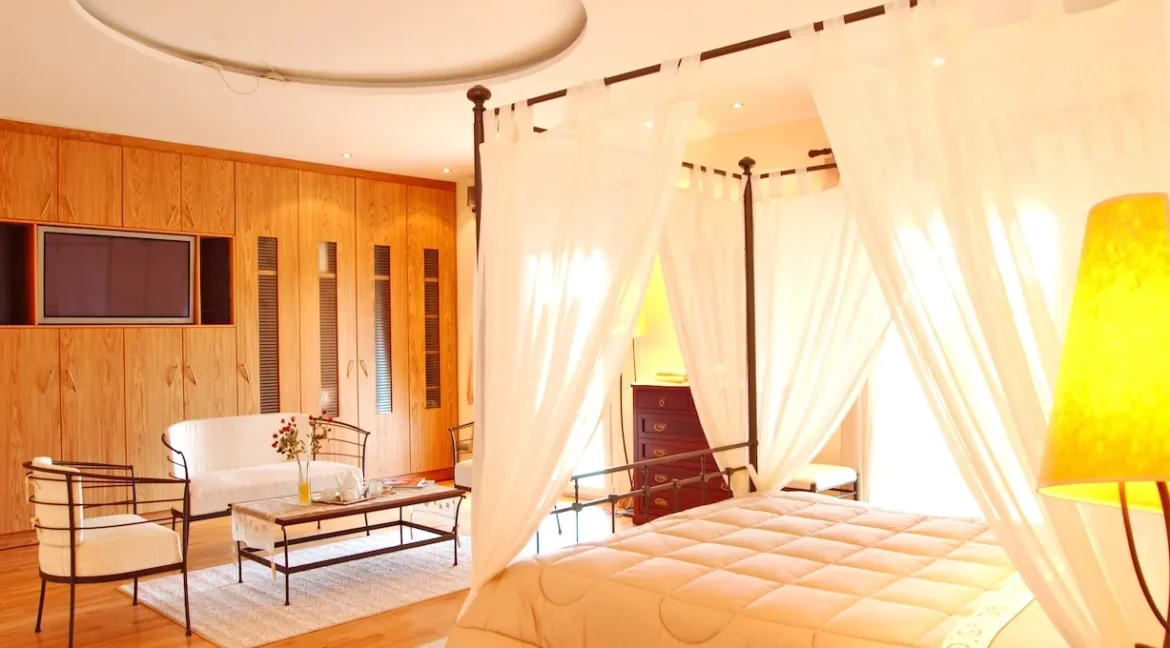 luxury Villa for sale in Corfu with private pool 12