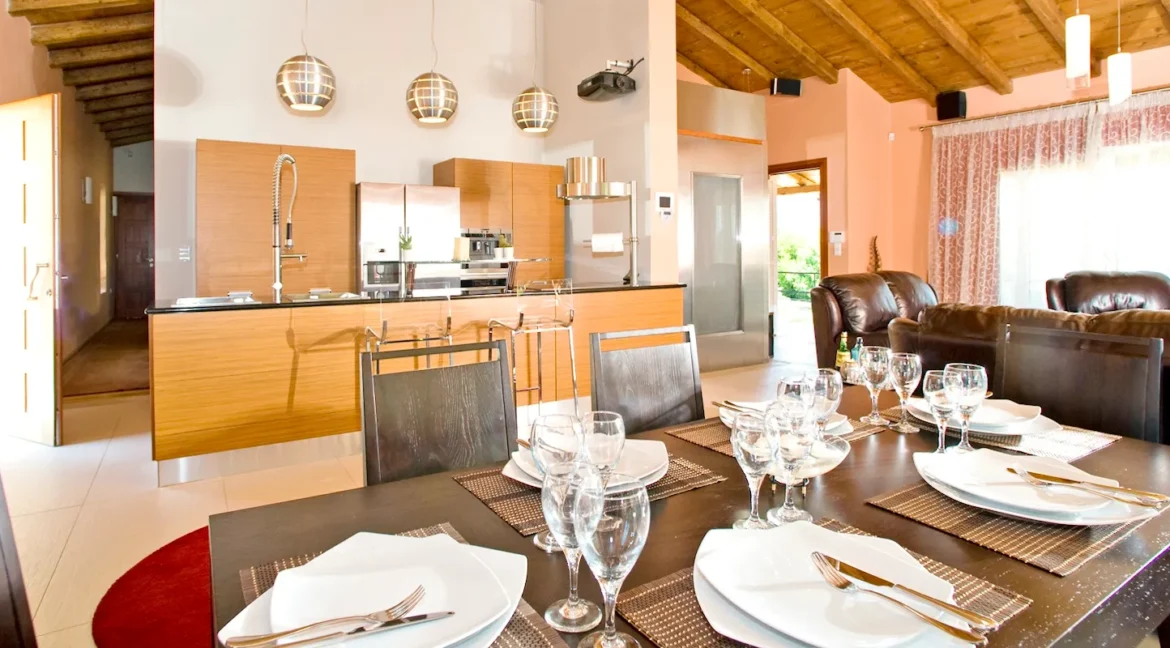 luxury Villa for sale in Corfu with private pool 2