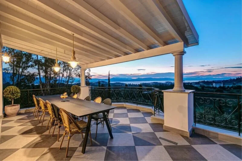 Sea views Villa in Corfu for sale