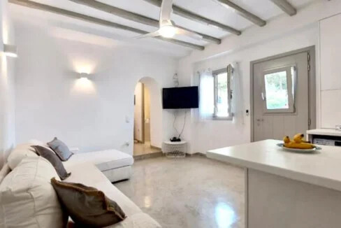 Charming ground floor house for sale in Paros 12