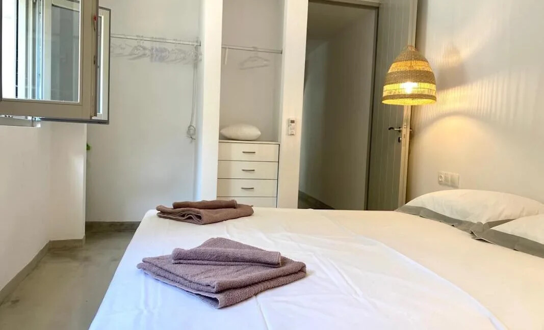 Charming ground floor house for sale in Paros 2