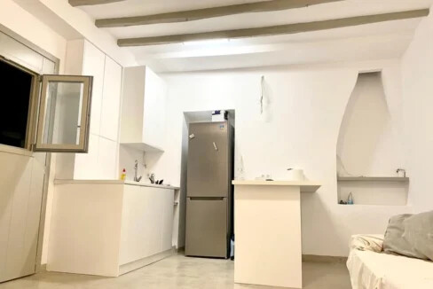 Charming ground floor house for sale in Paros 20